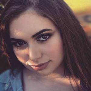 Meet your Posher, Angelica